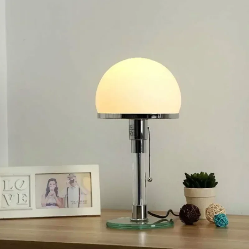 Desk Setup White - Lampada da Tavolo Bianca di Design