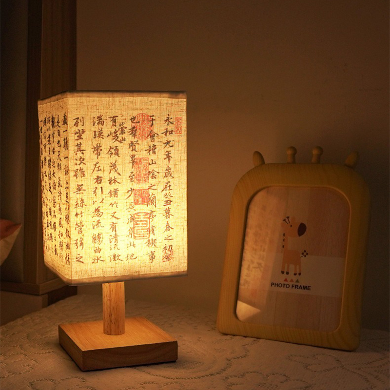Desk Setup White - Lampade da tavolo con decorazione quadrata