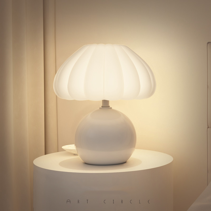 Lampada da comodino in stile c - Desk Setup White recensione e prezzo